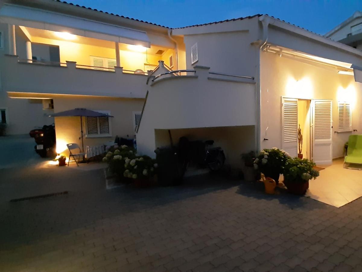 Apartments Kekica Novalja Luaran gambar